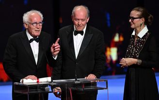 Jean-Pierre, Luc Dardenne y Carole Bouquet - TORI ET LOKITA (TORI AND LOKITA), Premio del 75.º aniversario